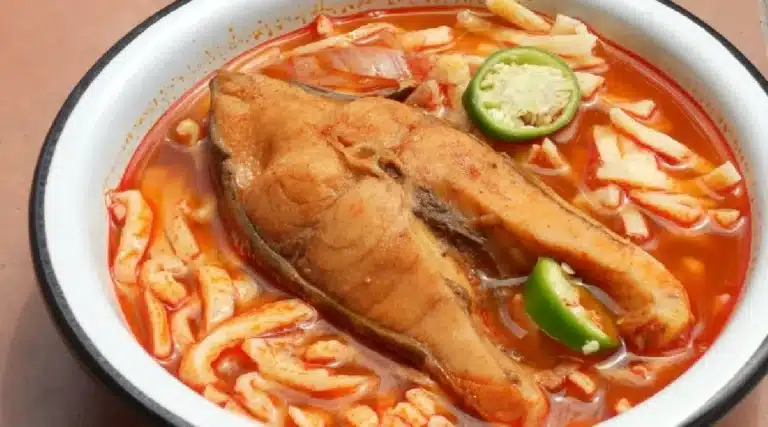 Bajai halászlé bográcsban