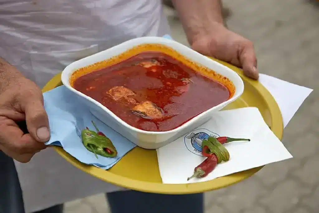 Halászlé bográcsban