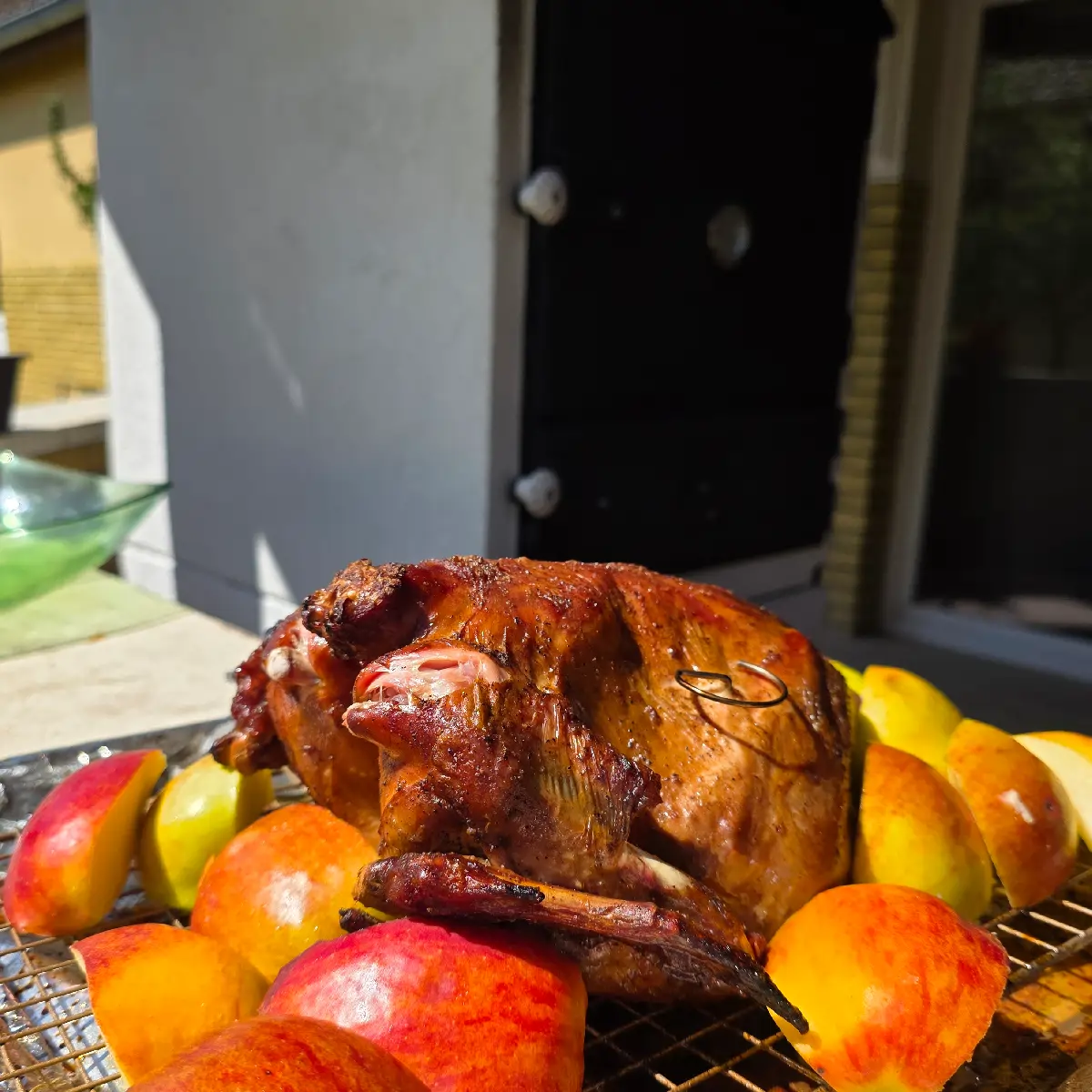 Mobil fatüzelésű kemence más sütési élményt ad, de stabil hőtároló rendszerrel működik