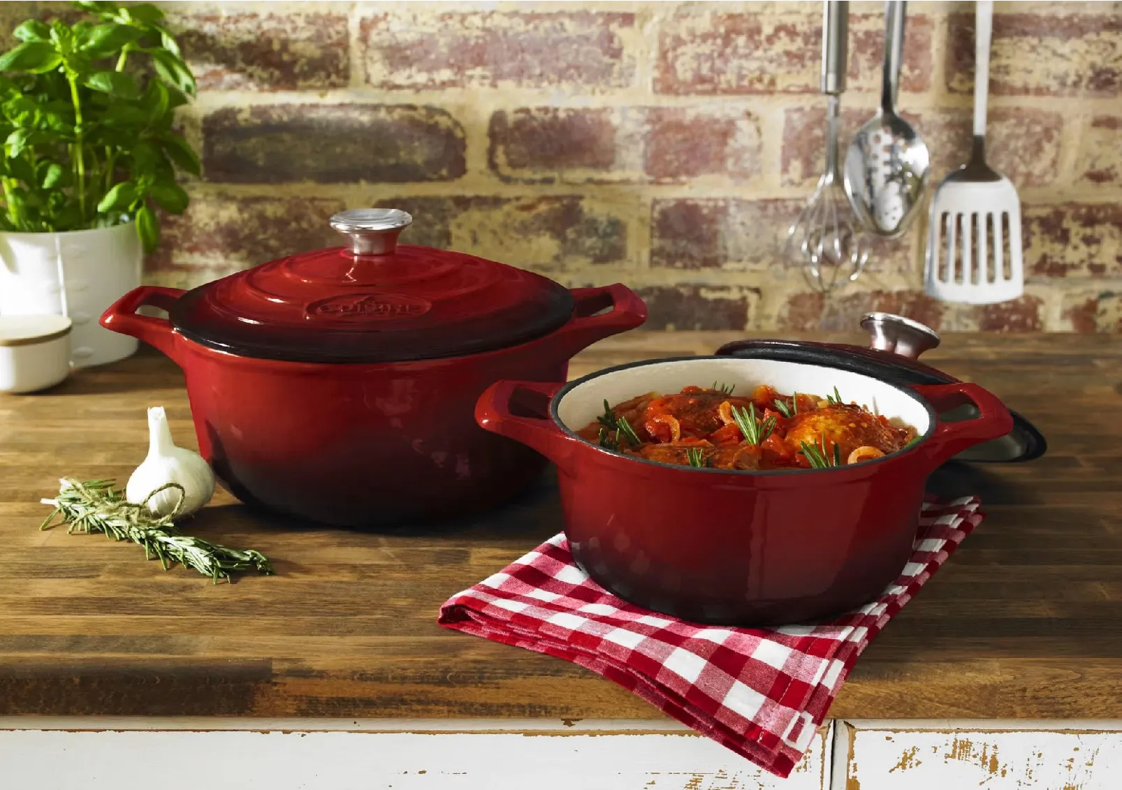 zománcozott öntöttvas lábas lassú főzéshez