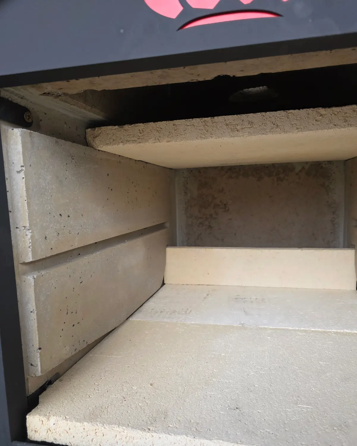 A mobil kemencék közti különbség a koncepcióban, a hőtárolásban és a belső rendszerben